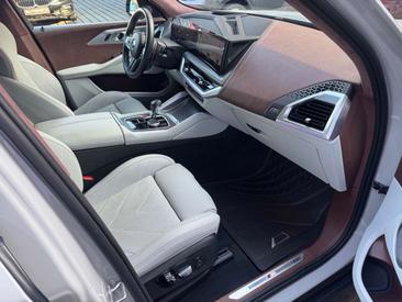 BMW XM 50e — photo 15