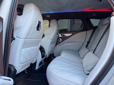 BMW XM 50e — photo 17