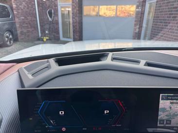 BMW XM 50e — photo 18