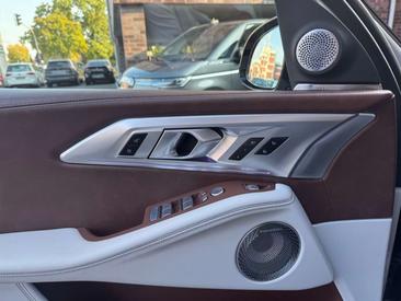 BMW XM 50e — photo 20