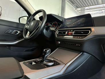 BMW Série 3 Berline 320i — photo 27