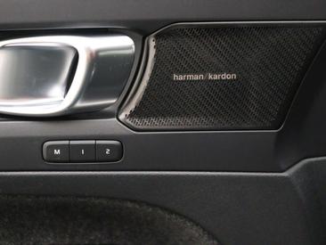 Volvo C40 Coupé SUV AWD — photo 11