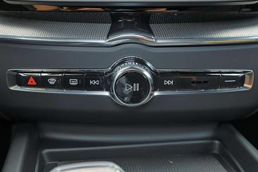 Volvo XC60 T6 Recharge AWD — photo 9