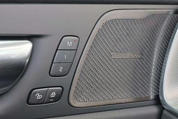 Volvo XC60 T6 Recharge AWD — photo 11