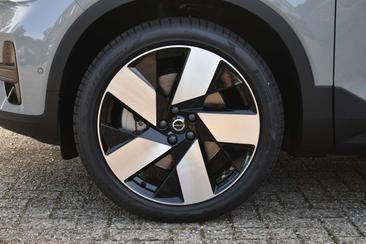 Volvo EC40 Coupé SUV Single Motor Extended Range — photo 9