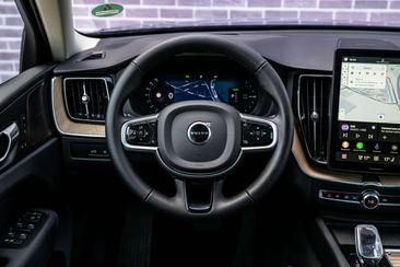 Volvo XC60 T6 Recharge AWD — photo 2