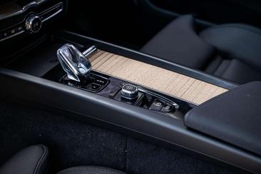 Volvo XC60 T6 Recharge AWD — photo 30