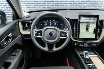Volvo XC60 T6 Recharge AWD — photo 12