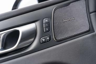 Volvo XC60 T6 Recharge AWD — photo 24