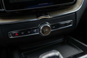 Volvo XC60 T6 Recharge AWD — photo 29