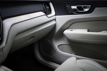 Volvo XC60 T6 Recharge AWD — photo 35