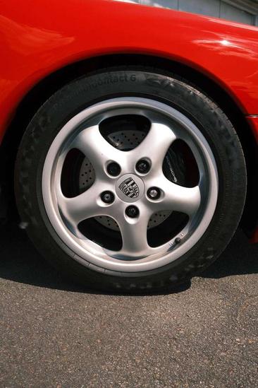 Porsche 911 Carrera 4S — photo 17