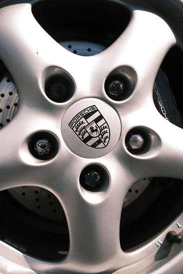 Porsche 911 Carrera 4S — photo 24