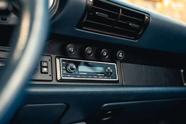 Porsche 911 Cabriolet Carrera — photo 10