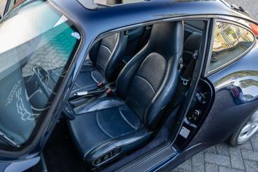 Porsche 911 Carrera 4S — photo 21