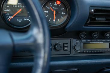 Porsche 911 Carrera 4S — photo 26