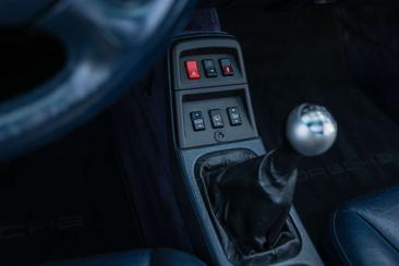 Porsche 911 Carrera 4S — photo 28