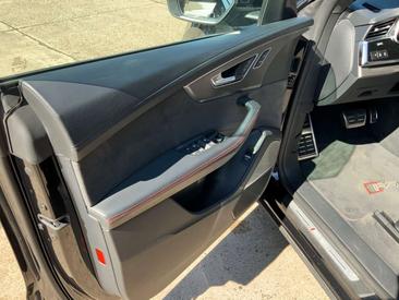 Audi RSQ8 — photo 8
