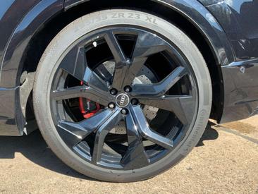 Audi RSQ8 — photo 39