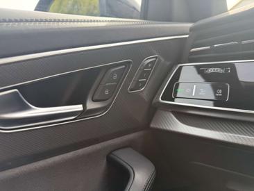 Audi RSQ8 — photo 27