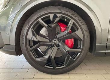Audi RSQ8 — photo 7