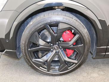 Audi RSQ8 — photo 17