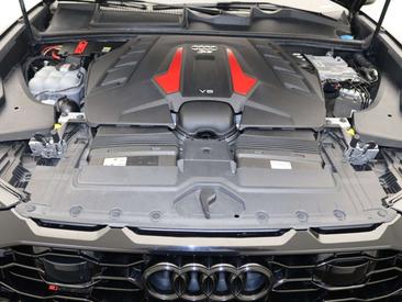Audi RSQ8 — photo 18