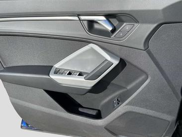 Audi Q3 TFSI E 45 E — photo 11