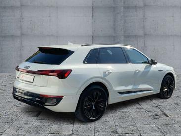 Audi Q8 E-tron S Line 55 — photo 5