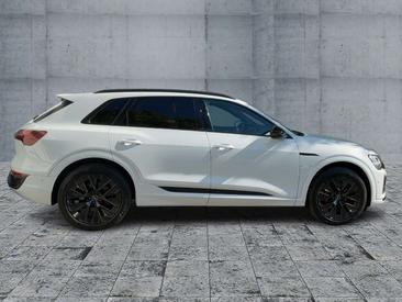 Audi Q8 E-tron S Line 55 — photo 6