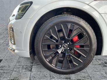 Audi Q8 E-tron S Line 55 — photo 7