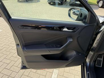 Volkswagen T-Roc 1.5 ETSI — photo 13