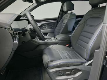 Volkswagen Touareg R EHybrid — photo 9