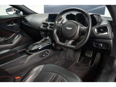 Aston Martin Vantage V8