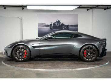 Aston Martin Vantage V8 — photo 16