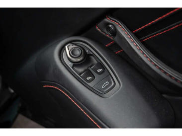 Aston Martin Vantage V8 — photo 34