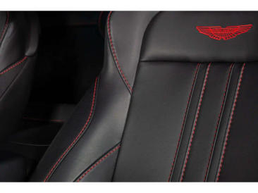 Aston Martin Vantage V8 — photo 37