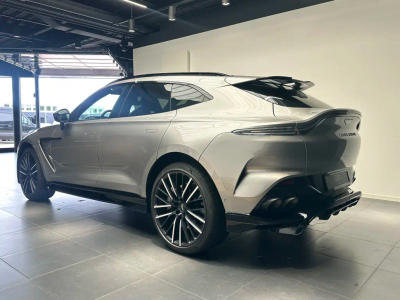 Aston Martin DBX 707