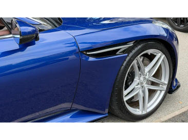 Aston Martin DB12 V8 — photo 9