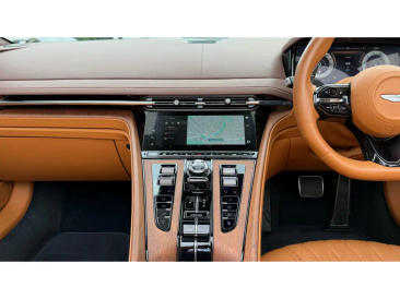 Aston Martin DB12 V8 — photo 10
