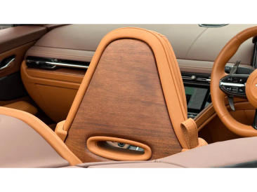 Aston Martin DB12 V8 — photo 19