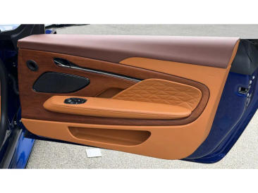 Aston Martin DB12 V8 — photo 20