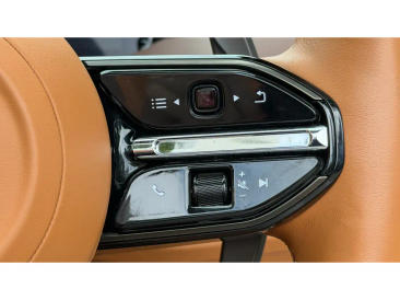 Aston Martin DB12 V8 — photo 24