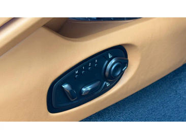 Aston Martin DB12 V8 — photo 25