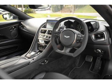 Aston Martin DBS Superleggera V12 — photo 3