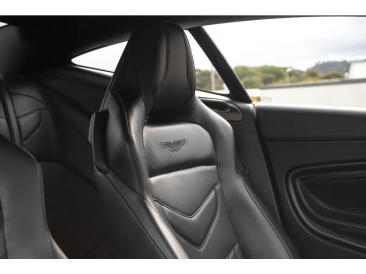 Aston Martin DBS Superleggera V12 — photo 5
