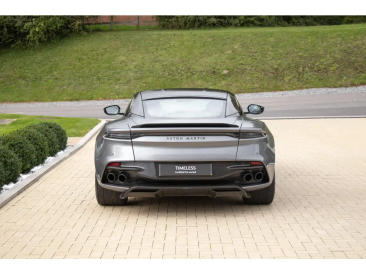 Aston Martin DBS Superleggera V12 — photo 31