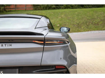 Aston Martin DBS Superleggera V12 — photo 32