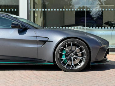 Aston Martin Vantage V8 — photo 16