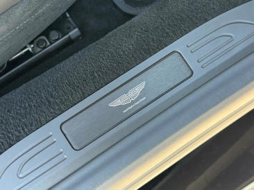 Aston Martin Vantage V8 — photo 18